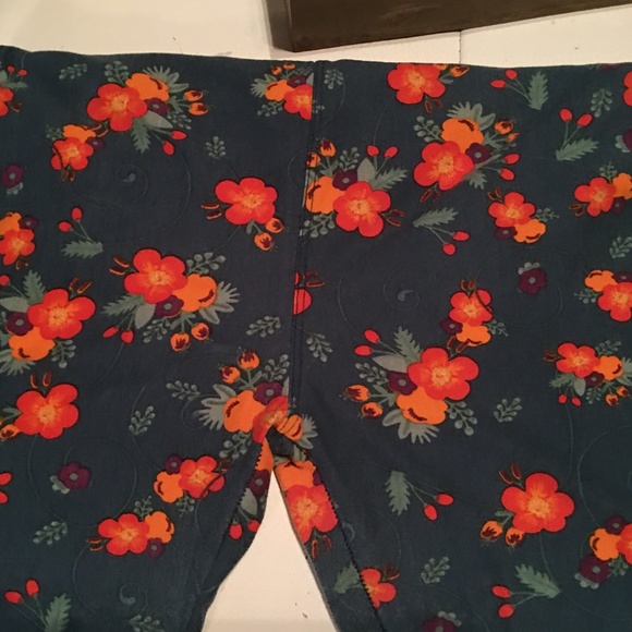 LuLaRoe Green Floral Leggings - One Size (OS) - Picture 5 of 5